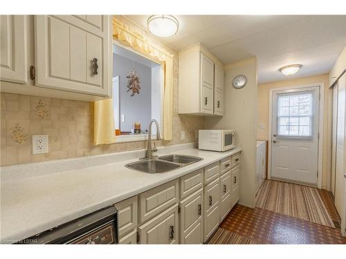 279 Pebble Beach Parkway, Grand Bend, ON - Indoor Photo Showing Kitchen With Double Sink