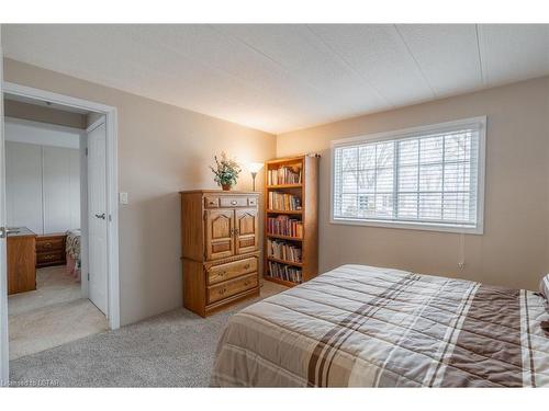 279 Pebble Beach Parkway, Grand Bend, ON - Indoor Photo Showing Bedroom