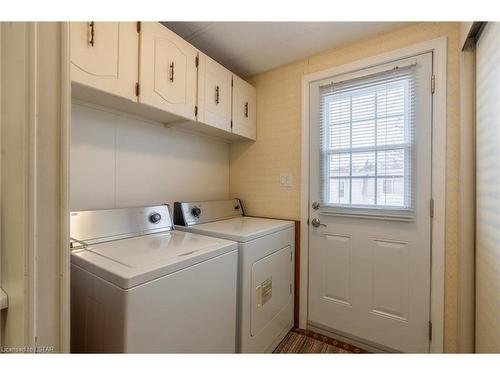 279 Pebble Beach Parkway, Grand Bend, ON - Indoor Photo Showing Laundry Room