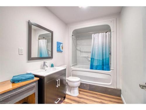 7242 Grande River Line, Chatham, ON - Indoor Photo Showing Bathroom