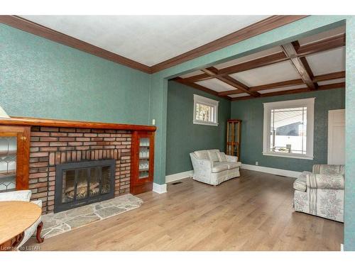 121 Forest Avenue, St. Thomas, ON - Indoor Photo Showing Living Room With Fireplace