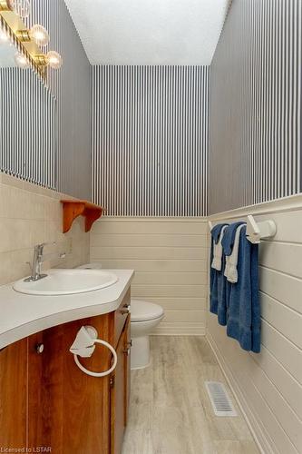 121 Forest Avenue, St. Thomas, ON - Indoor Photo Showing Bathroom