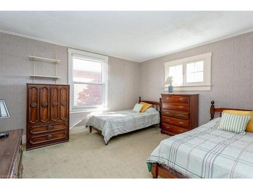 121 Forest Avenue, St. Thomas, ON - Indoor Photo Showing Bedroom