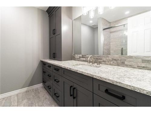 10-48 Ontario Street S, Grand Bend, ON - Indoor Photo Showing Bathroom