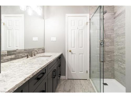10-48 Ontario Street S, Grand Bend, ON - Indoor Photo Showing Bathroom