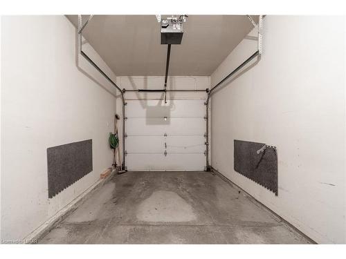 14-875 Thistledown Way, London, ON - Indoor Photo Showing Garage