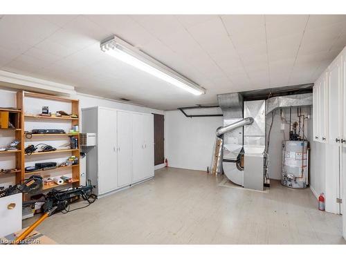 688 Westmount Hills Drive, London, ON - Indoor Photo Showing Garage