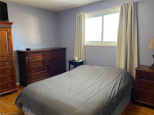 136 South Edgeware Road, St. Thomas, ON - Indoor Photo Showing Bedroom