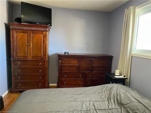 136 South Edgeware Road, St. Thomas, ON - Indoor Photo Showing Bedroom