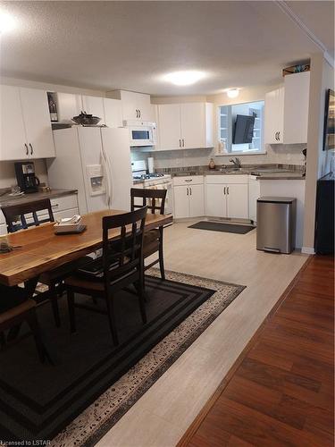 388 Augusta Crescent, Grand Bend, ON - Indoor Photo Showing Kitchen