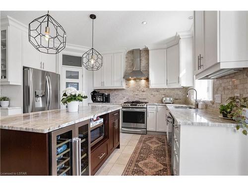 1117 Melsetter Way, London, ON - Indoor Photo Showing Kitchen With Upgraded Kitchen