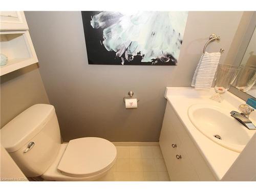 17-55 Lake Road, Grand Bend, ON - Indoor Photo Showing Bathroom