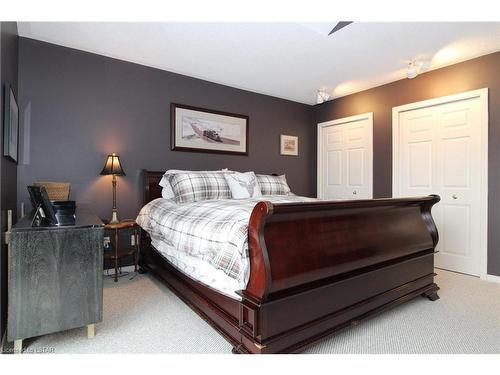 17-55 Lake Road, Grand Bend, ON - Indoor Photo Showing Bedroom