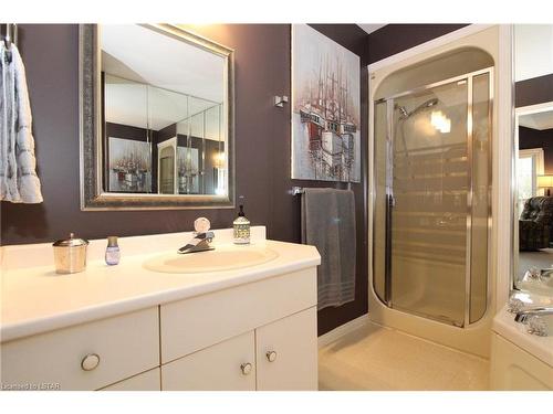 17-55 Lake Road, Grand Bend, ON - Indoor Photo Showing Bathroom