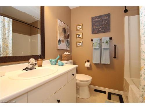 17-55 Lake Road, Grand Bend, ON - Indoor Photo Showing Bathroom