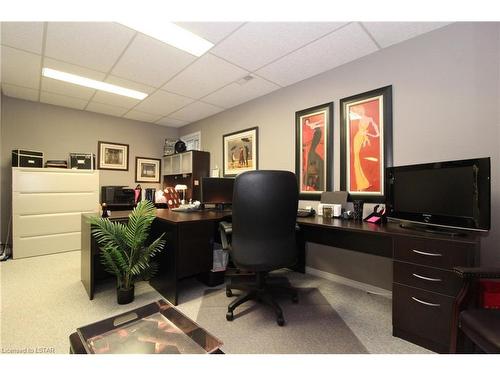 17-55 Lake Road, Grand Bend, ON - Indoor Photo Showing Office