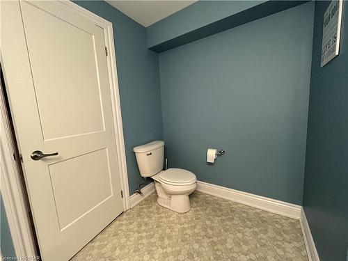 494 Thames Street, Wyoming, ON - Indoor Photo Showing Bathroom