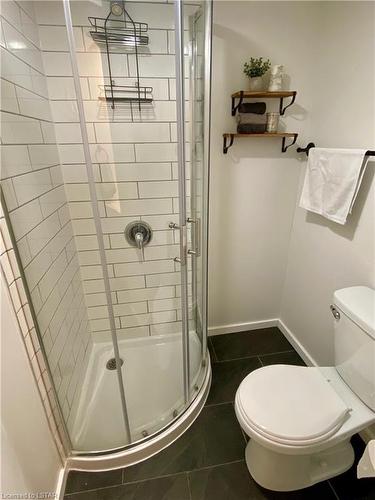 81 Josephine Street, London, ON - Indoor Photo Showing Bathroom