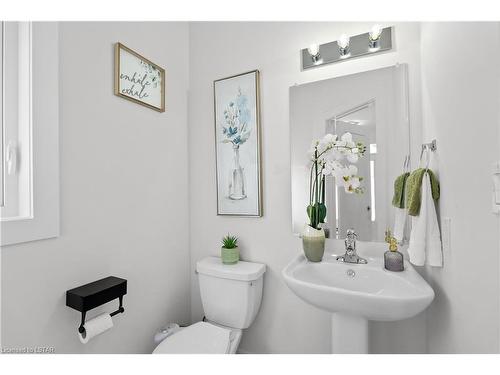 1555 Bob Schram Way, London, ON - Indoor Photo Showing Bathroom