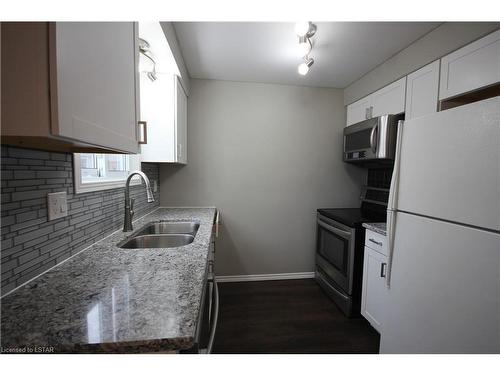 74-40 Tiffany Drive, London, ON - Indoor Photo Showing Kitchen With Double Sink