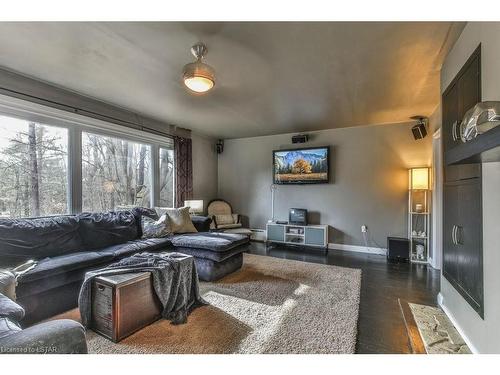 49965 Dingle Street, Aylmer, ON - Indoor Photo Showing Living Room