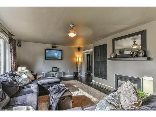 49965 Dingle Street, Aylmer, ON - Indoor Photo Showing Living Room