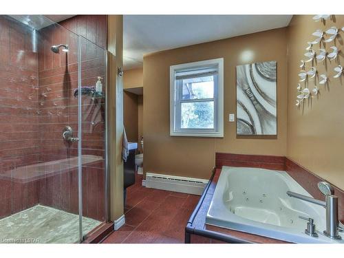 49965 Dingle Street, Aylmer, ON - Indoor Photo Showing Bathroom