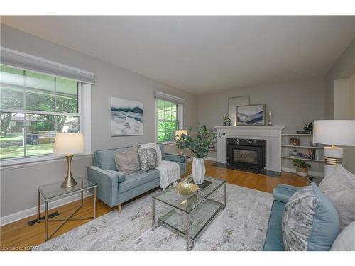 30 Regency Road, London, ON - Indoor Photo Showing Living Room With Fireplace
