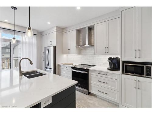 150-2261 Linkway Blvd Boulevard, London, ON - Indoor Photo Showing Kitchen With Double Sink With Upgraded Kitchen