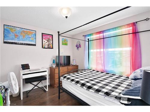 9 Tanner Drive, London, ON - Indoor Photo Showing Bedroom