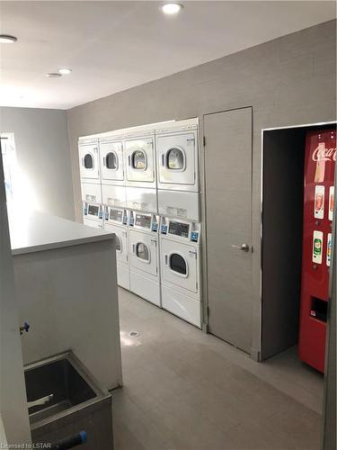 102-563 Mornington Avenue, London, ON - Indoor Photo Showing Laundry Room