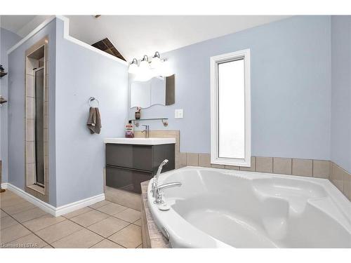 263 King Street, Glencoe, ON - Indoor Photo Showing Bathroom