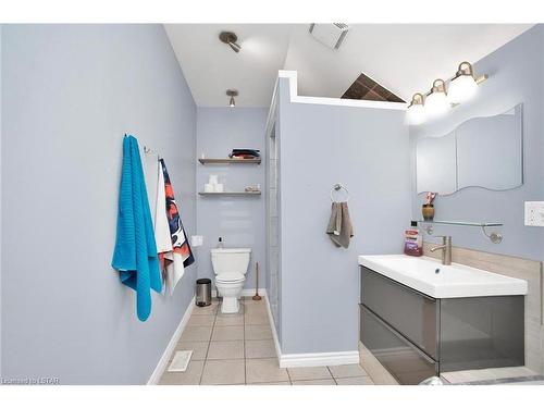 263 King Street, Glencoe, ON - Indoor Photo Showing Bathroom