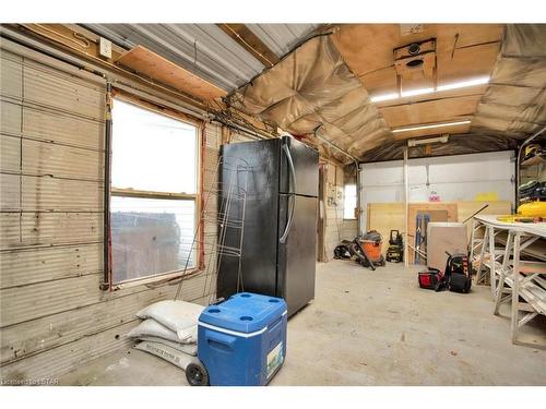 263 King Street, Glencoe, ON - Indoor Photo Showing Garage