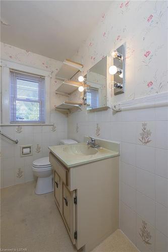 35860 Talbot Line Road, Shedden, ON - Indoor Photo Showing Bathroom
