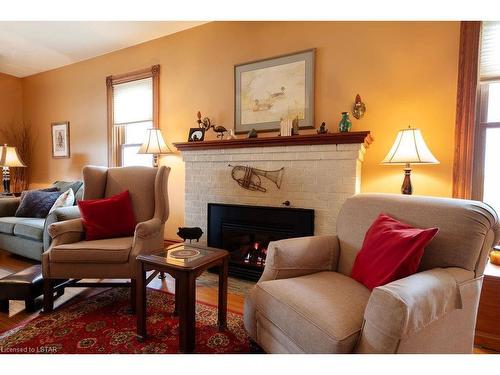 104 North Street, Strathroy, ON - Indoor Photo Showing Living Room With Fireplace