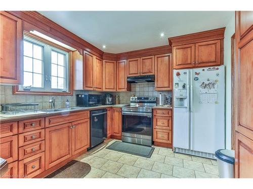 949 Midleton-Nwal Tline Road, Courtland, ON - Indoor Photo Showing Kitchen With Double Sink