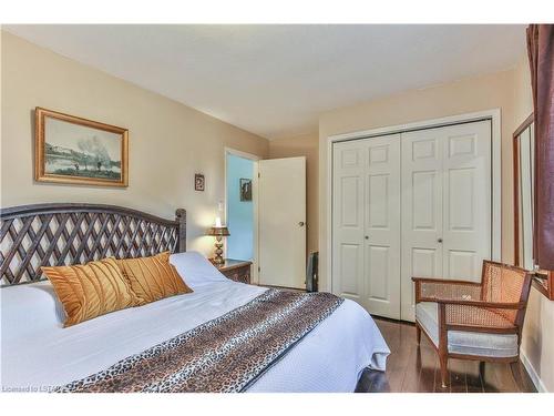 949 Midleton-Nwal Tline Road, Courtland, ON - Indoor Photo Showing Bedroom