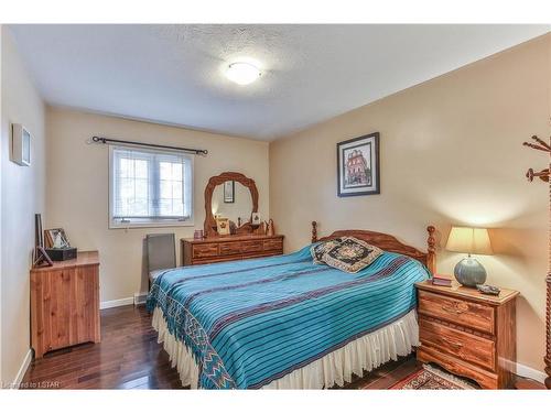 949 Midleton-Nwal Tline Road, Courtland, ON - Indoor Photo Showing Bedroom