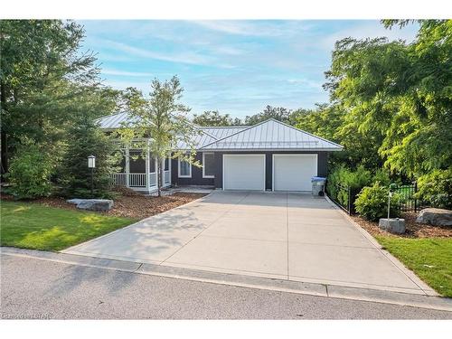 10099 Jennison Crescent, Grand Bend, ON - Outdoor