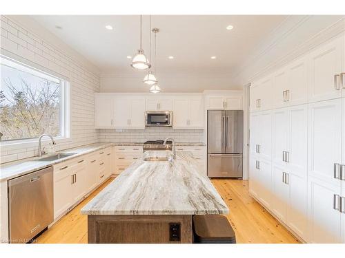10099 Jennison Crescent, Grand Bend, ON - Indoor Photo Showing Kitchen With Upgraded Kitchen