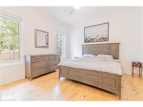 10099 Jennison Crescent, Grand Bend, ON - Indoor Photo Showing Bedroom
