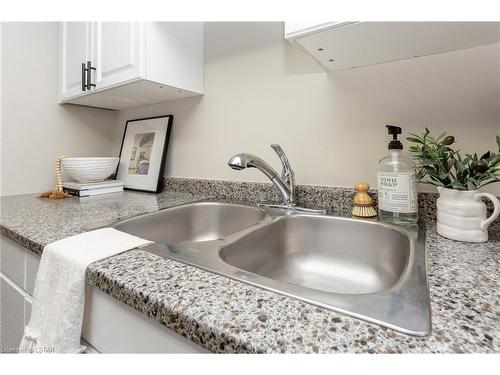 6-801 Osgoode Drive, London, ON - Indoor Photo Showing Kitchen With Double Sink