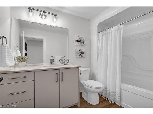 239-175 Doan Drive, Kilworth, ON - Indoor Photo Showing Bathroom