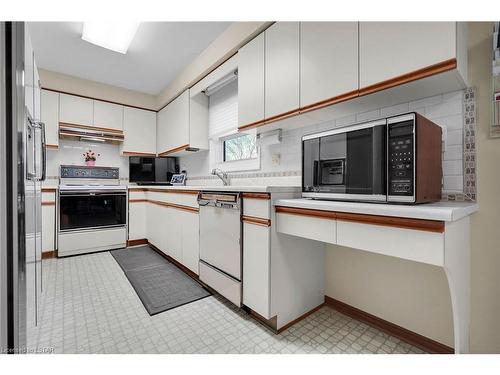 11 Glenview Crescent, London, ON - Indoor Photo Showing Kitchen