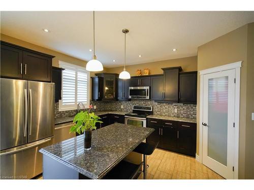968 Springbank Avenue N, Woodstock, ON - Indoor Photo Showing Kitchen With Upgraded Kitchen
