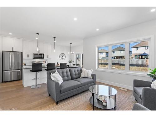 2222 Southport Crescent, London, ON - Indoor Photo Showing Living Room