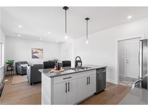 2222 Southport Crescent, London, ON - Indoor Photo Showing Kitchen With Double Sink With Upgraded Kitchen