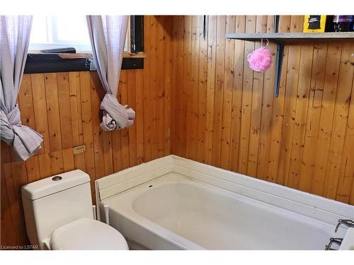 31 Robinson Street, Port Burwell, ON - Indoor Photo Showing Bathroom
