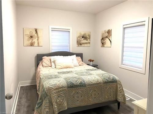 9599 Trillium Road, Kettle Point, ON - Indoor Photo Showing Bedroom